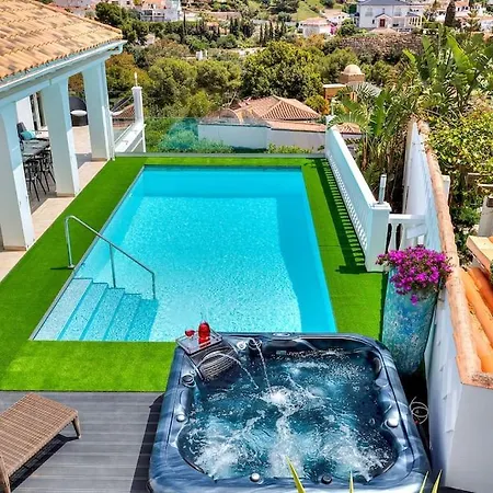 Intermezzo - Jacuzzi, Salt Water Pool & Bbq Willa