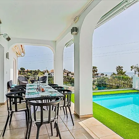 Intermezzo - Jacuzzi, Salt Water Pool & Bbq Willa