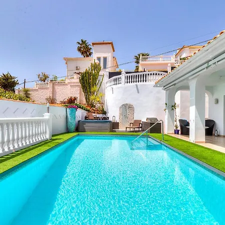 Intermezzo - Jacuzzi, Salt Water Pool & Bbq Willa *