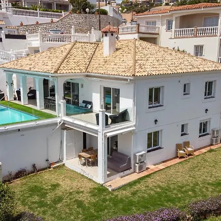Intermezzo - Jacuzzi, Salt Water Pool & Bbq Willa *