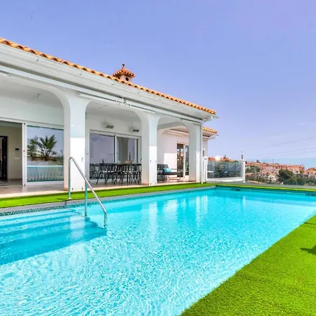 Intermezzo - Jacuzzi, Salt Water Pool & Bbq Willa *