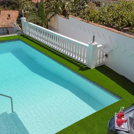 Intermezzo - Jacuzzi, Salt Water Pool & Bbq Willa